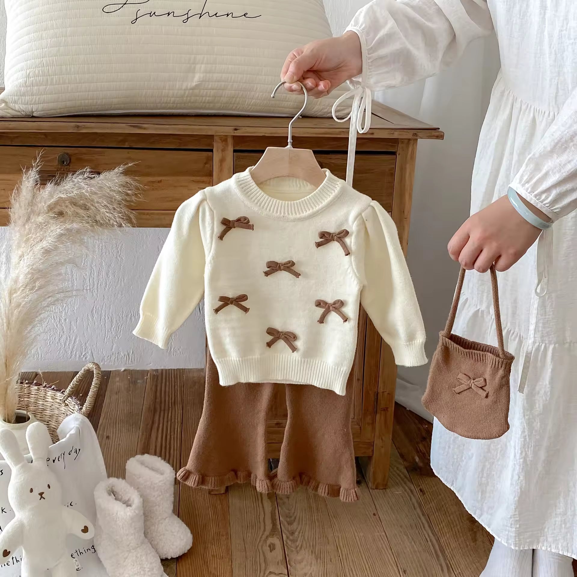 Autumn and Winter 2025 Baby Girl Three-Piece Set Casual Stylish Round Neck Top Flared Pants Cute with Bow Bag Baby Suit