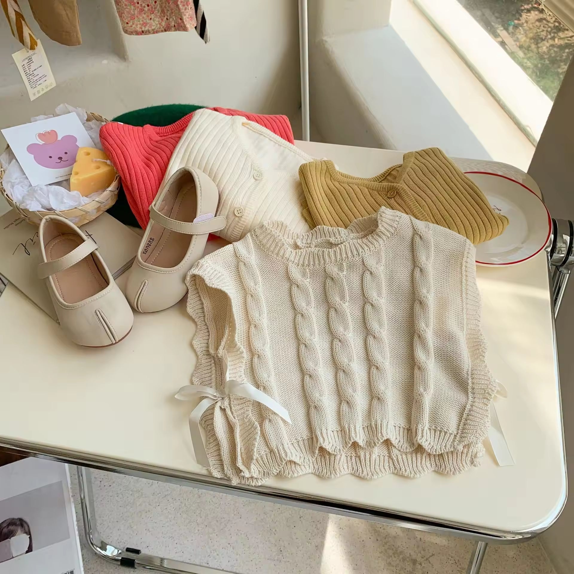 2025 Spring and Autumn Children's Korean Style Baby Vest Girls' Lace Knitted Baby Sleeveless New Design Knitted Vest Top