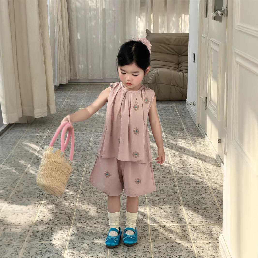 Wholesale 2026 Summer New Korean Style Children's Clothing Sweet Embroidery Floral Hollow Sleeveless Vest Shorts Set Girls Two Piece Set