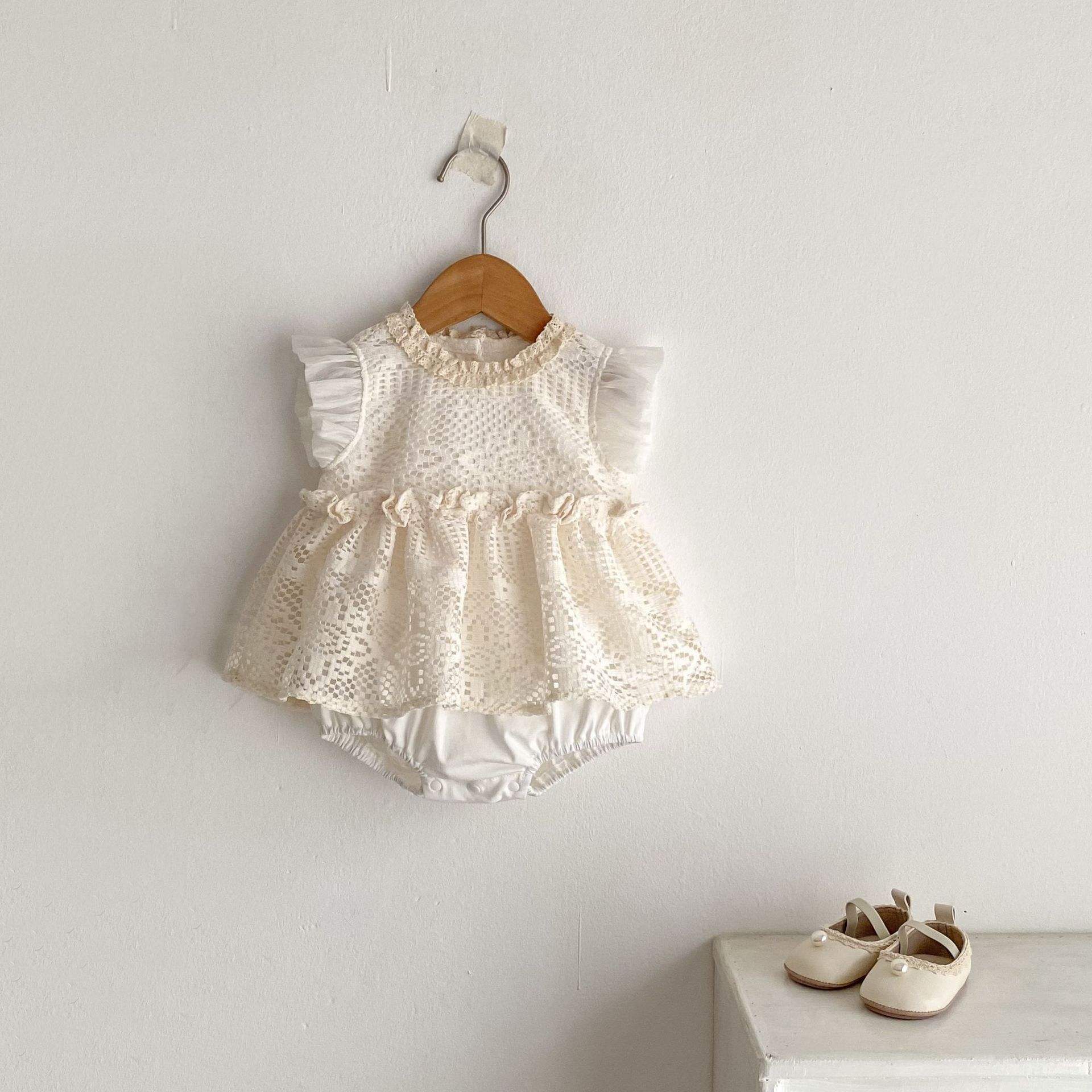 Wholesale 2026 Summer Girls' Sweet Princess Design Baby Girl's 100 Day Celebration Outfit Small Flutter Sleeves Stylish Lace Baby Romper
