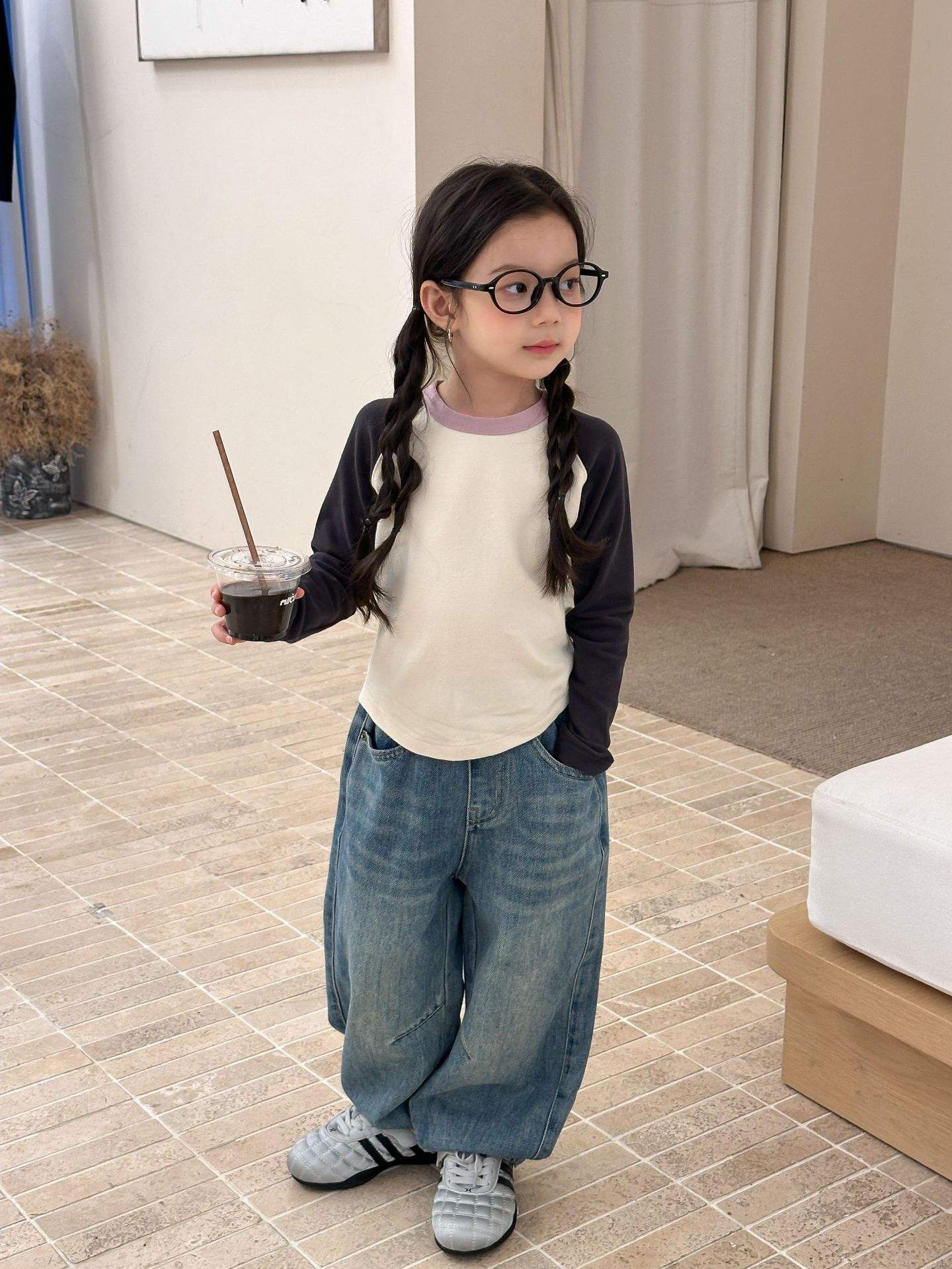 Wholesale 2025 High-quality Well-fitted Stylish Retro and Distressed Jeans for Girls Autumn Pants