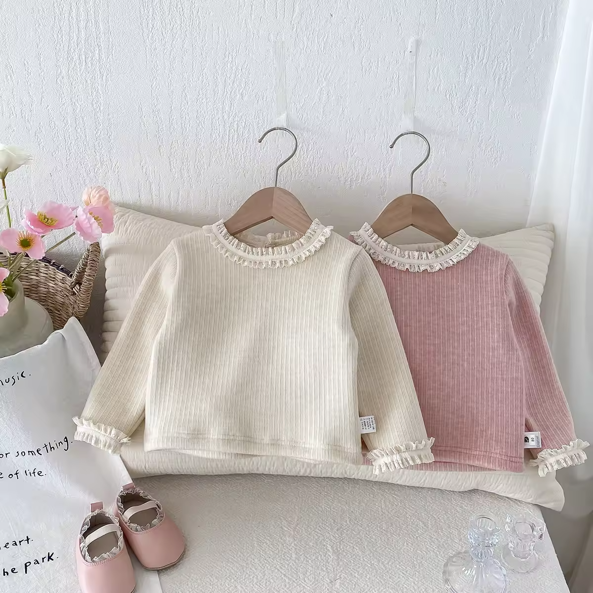 2025 Autumn Baby Girl's Casual Western Style Solid Color Fleece-Lined Warm Long-Sleeved Shirt with Lace Collar Baby Tops