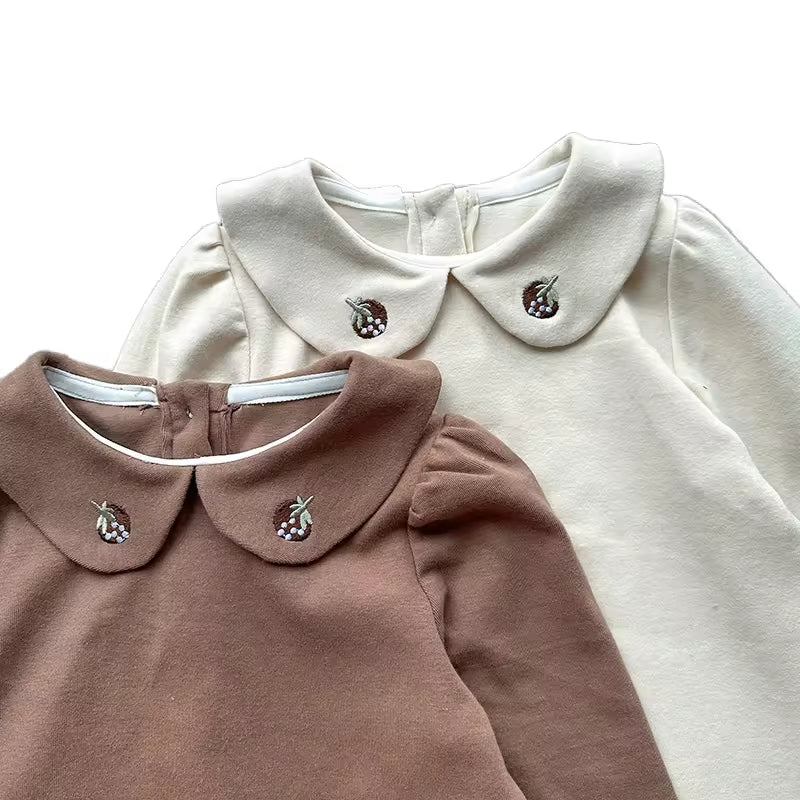 2025 New Girls Casual Undershirt Top Western Style Strawberry Embroidered Cotton Long Sleeve Spring Autumn T-Shirt for Children