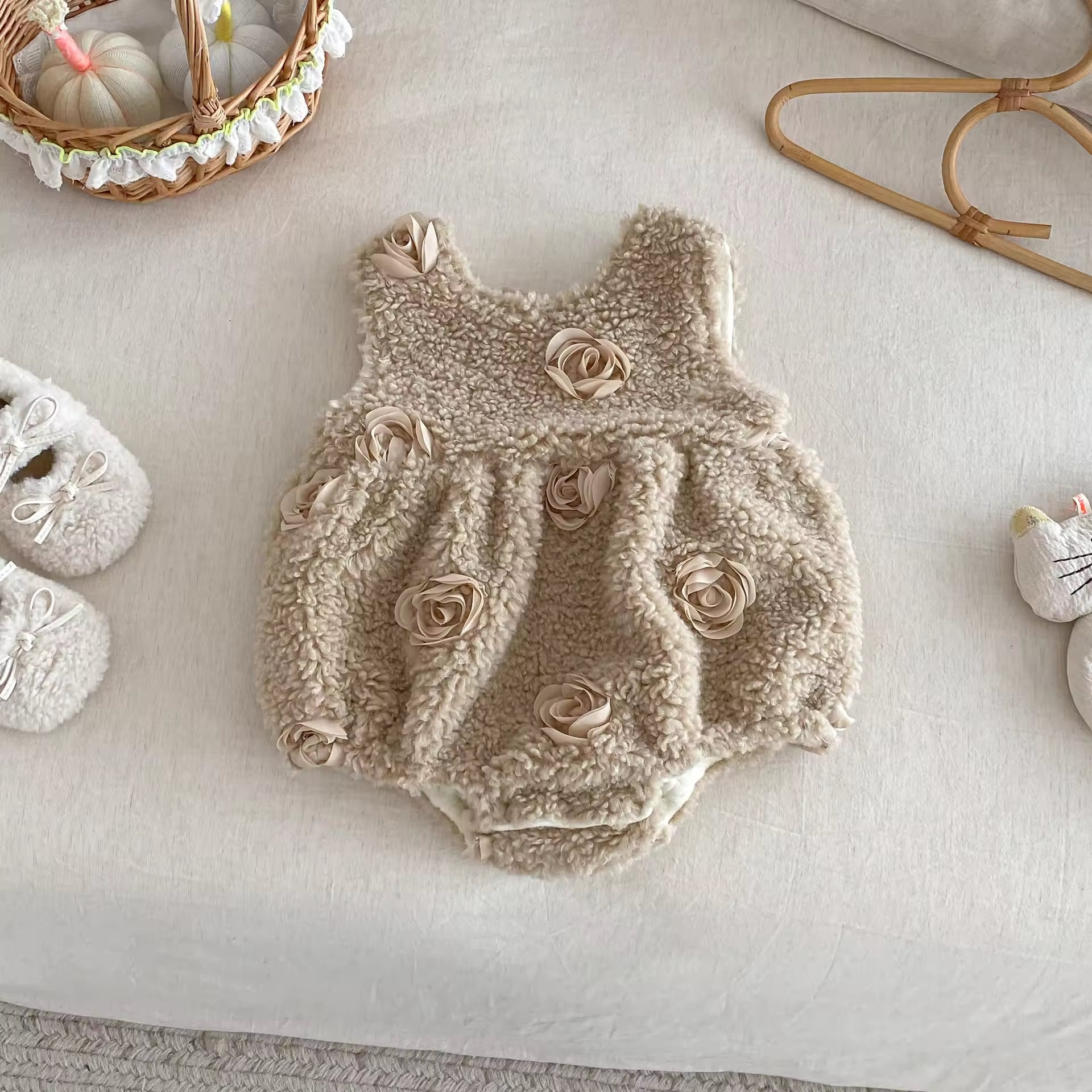 Winter Baby Girls Velvet Jumpsuit 2025 New Winter Solid Color Infant Clothes Casual Warm Newborn Baby Clothes