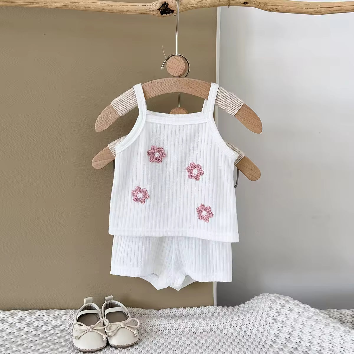 2025 New Fashion Summer Sleeveless Baby Suit for Girls Floral Embroidered Square Neck Casual Print Soft Breathable Two-Piece Set